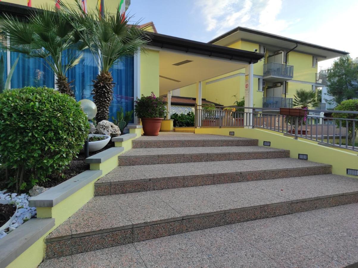 Hotel Ai Pini Градо Экстерьер фото