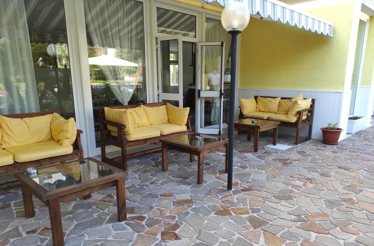 Hotel Ai Pini Градо Экстерьер фото