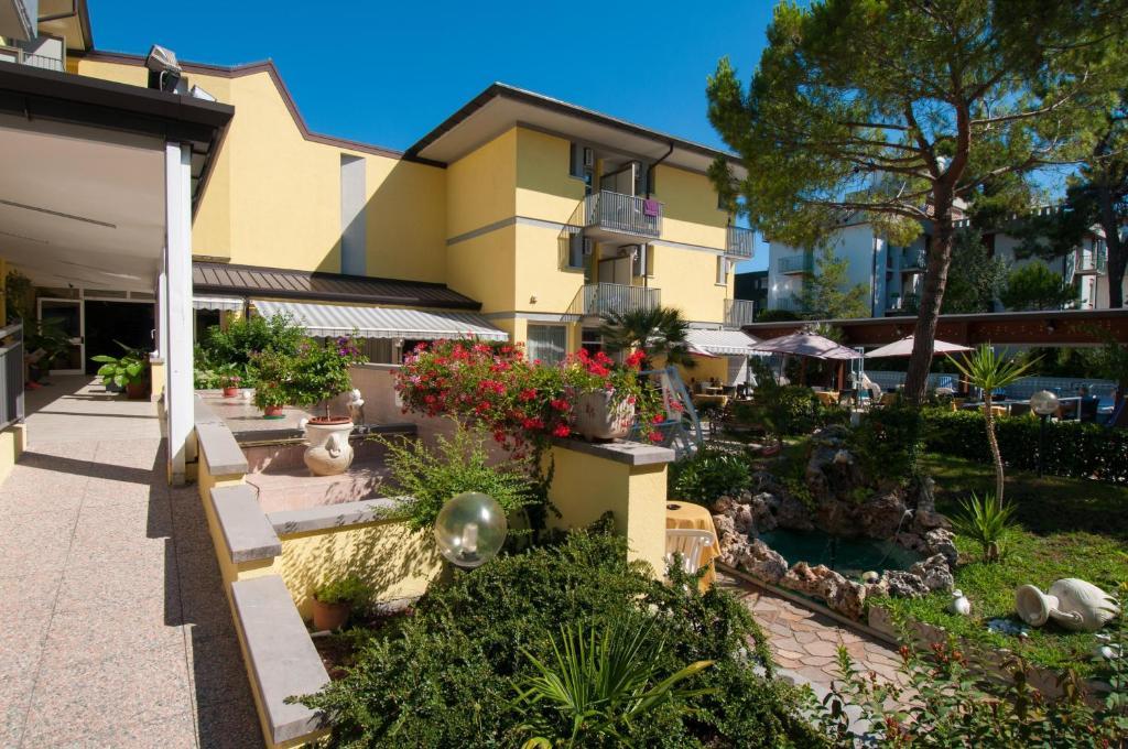 Hotel Ai Pini Градо Экстерьер фото