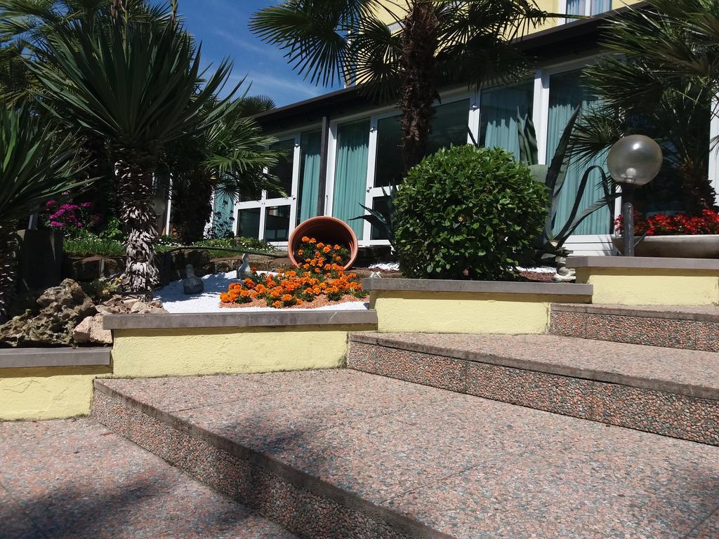 Hotel Ai Pini Градо Экстерьер фото