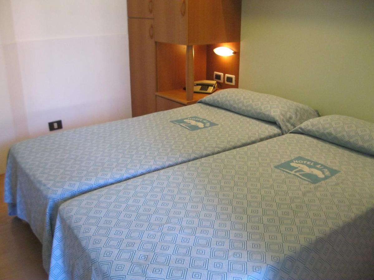 Hotel Ai Pini Градо Номер фото